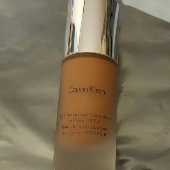 🚫SOLD🚫 Calvin Klein Light Coverage Foundation - Picture 5 of 6